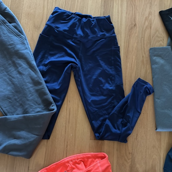 Athleisure wear Women’s size small. Athleta, UA, Nike, SHEIN - Picture 11 of 11